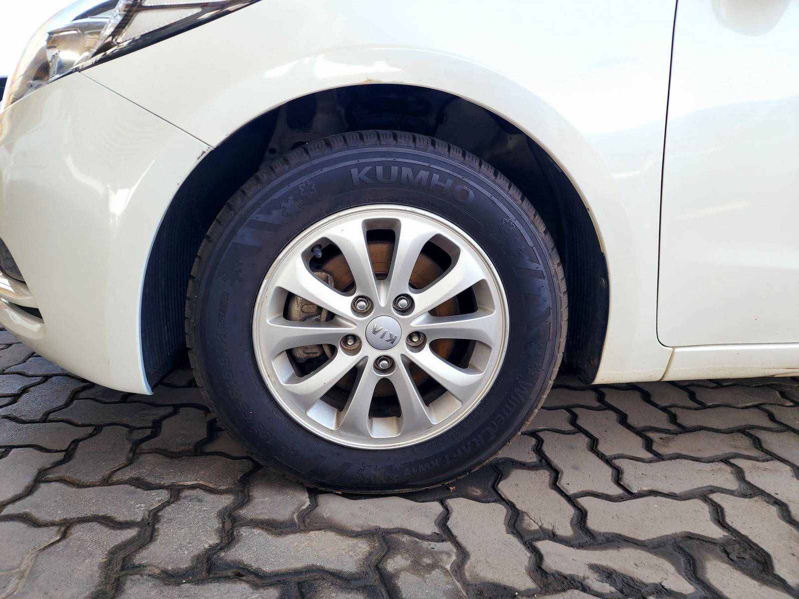 2013 KIA K3 — 182307 KM — Lot BDA004947 — Souq - Marhaba Auctions Used Cars - Image 11