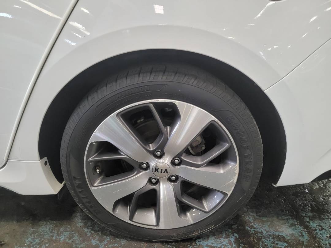 2019 KIA OPTIMA — 52692 Miles — Lot G328807 — Main - Marhaba Auctions Used Cars - Image 11