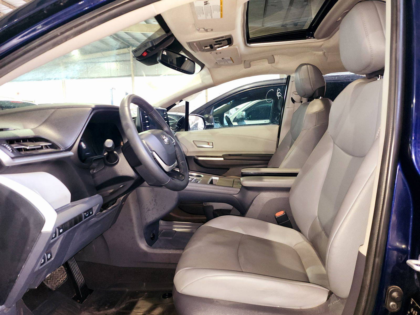 2021 TOYOTA SIENNA — 46869 Miles — Lot MS068159 — Souq - Marhaba Auctions Used Cars - Image 9