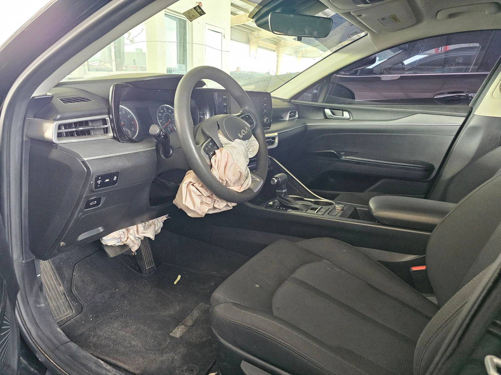 2022 KIA K5 — 122677 Miles — Lot 5NG139324 — Souq - Marhaba Auctions Used Cars - Image 8