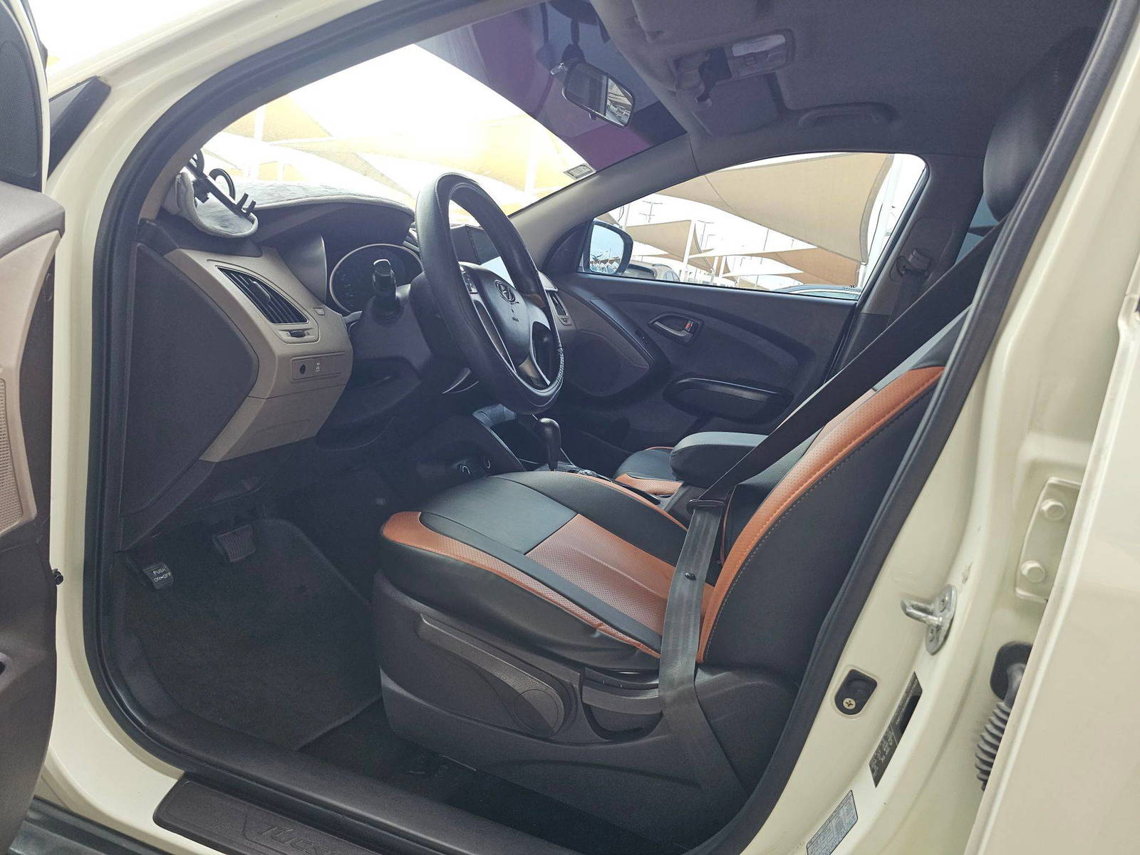 2011 HYUNDAI TUCSON — 241902 KM — Lot 217328 — Souq - Marhaba Auctions Used Cars - Image 8