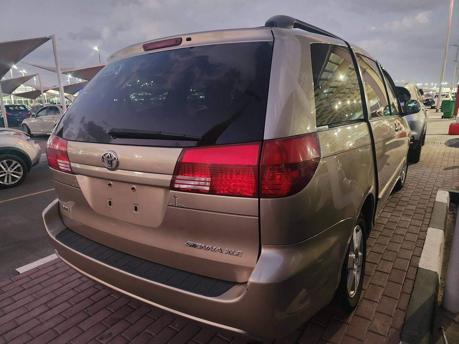 2004 TOYOTA SIENNA — 293144 Miles — Lot 70248123 - Marhaba Auctions Used Cars - Image 11