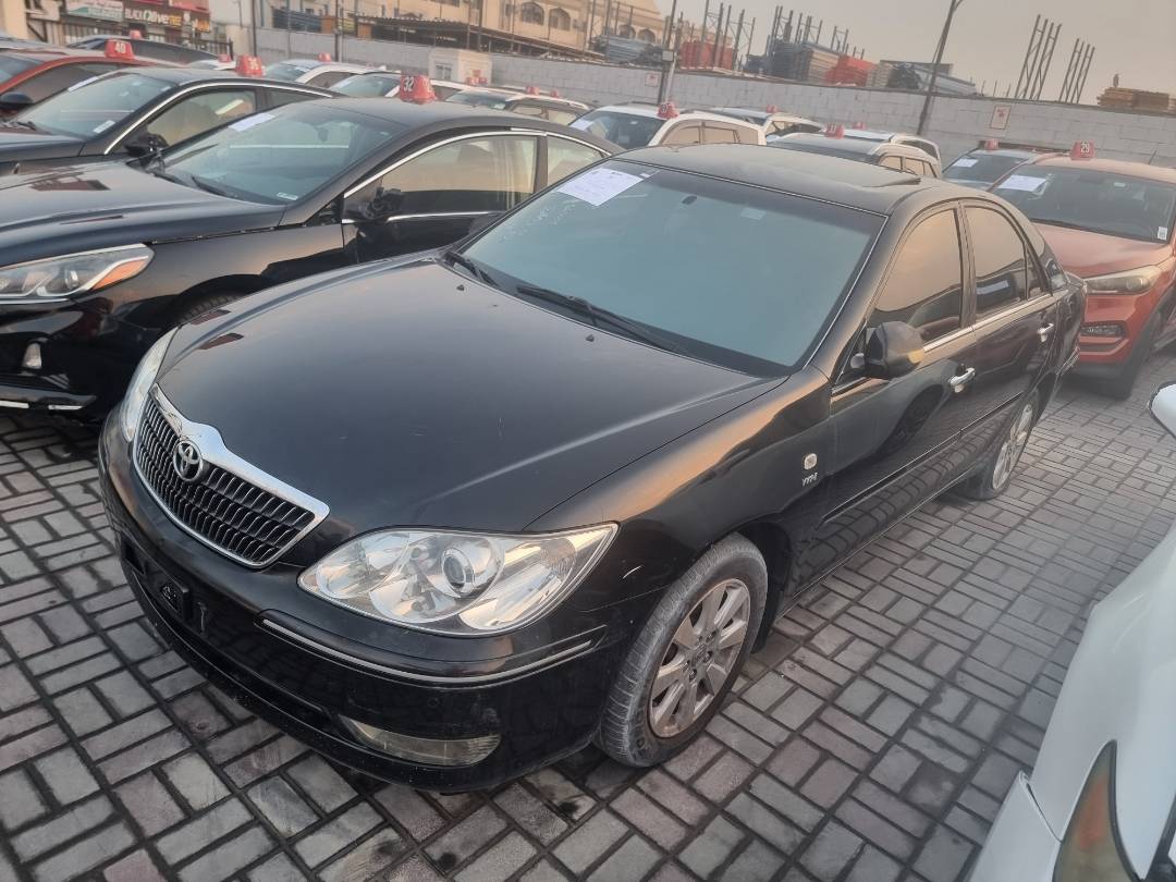 Toyota Camry 2005 view 2