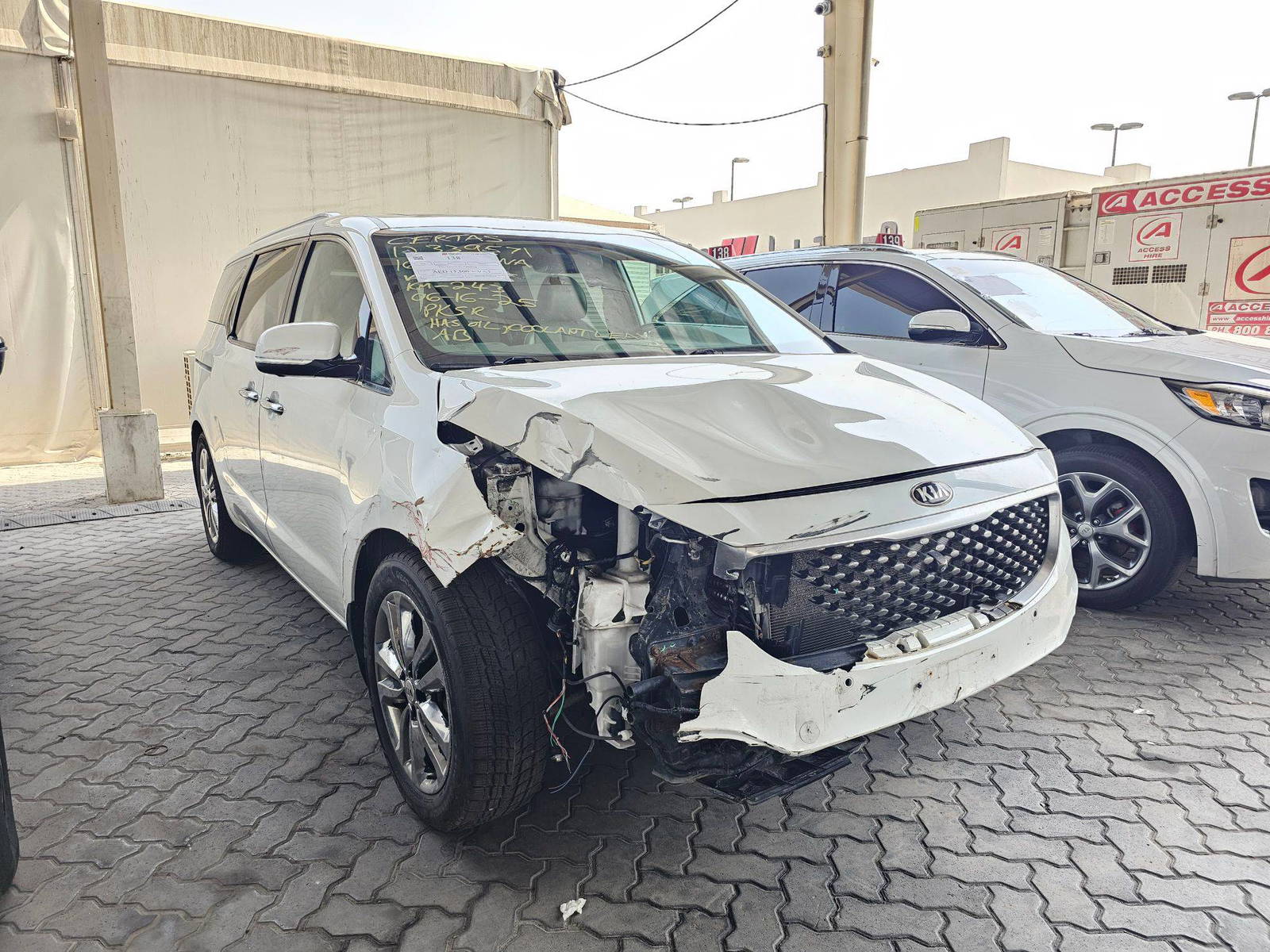 2016 KIA SEDONA — 242601 KM — Lot 12339571 — Souq - Marhaba Auctions Used Cars - Image 4