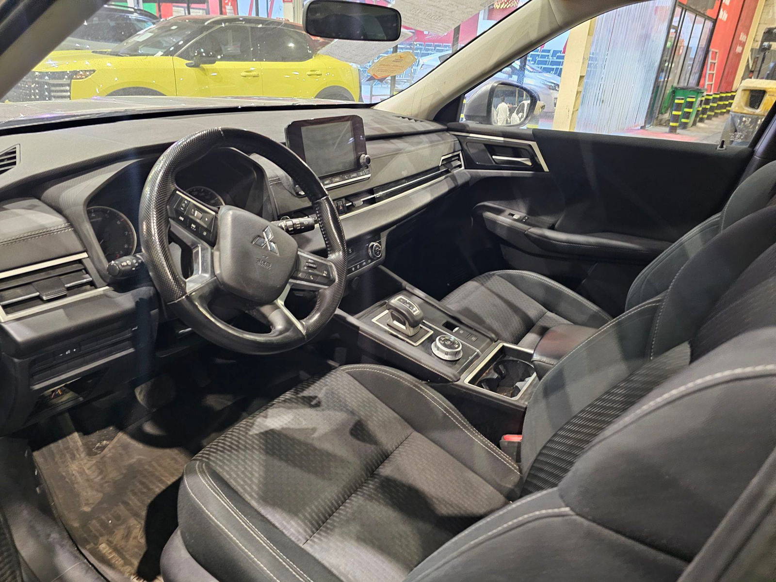 2022 MITSUBISHI OUTLANDER — 105600 KM — Lot 12341361X — Main - Marhaba Auctions Used Cars - Image 8