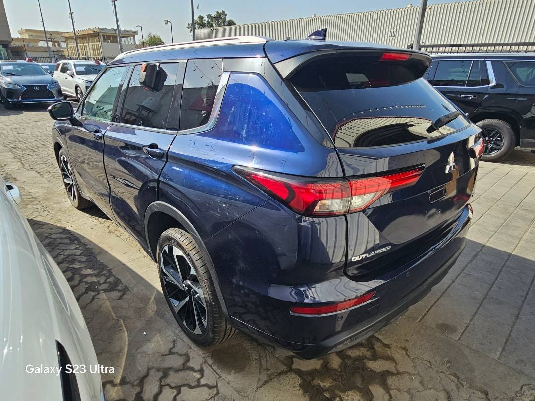 2023 MITSUBISHI OUTLANDER — 20355 Miles — Lot 36800 — Main - Marhaba Auctions Used Cars - Image 4