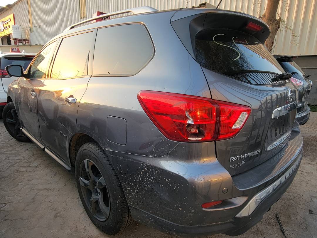 2017 NISSAN PATHFINDER — 237656 KM — Lot 05160 — Main - Marhaba Auctions Used Cars - Image 3