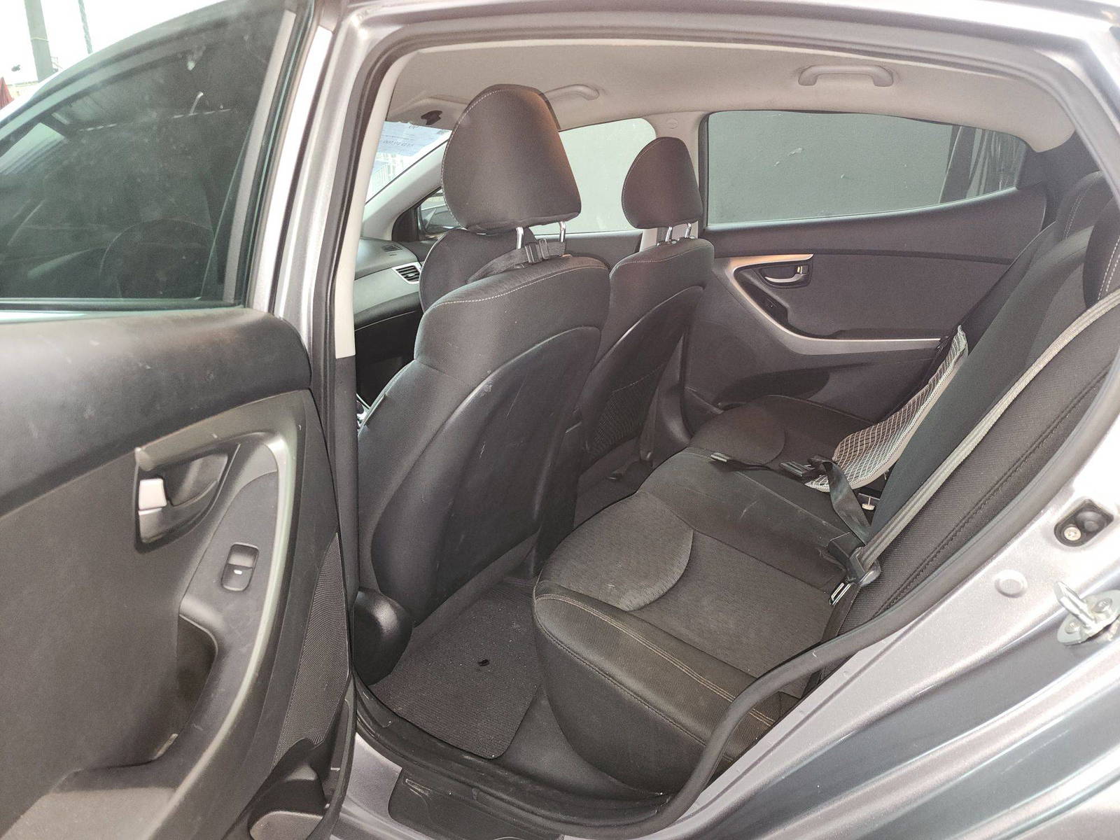 2012 HYUNDAI AVANTE — 131831 KM — Lot 287191 — Al Quoz - Marhaba Auctions Used Cars - Image 7