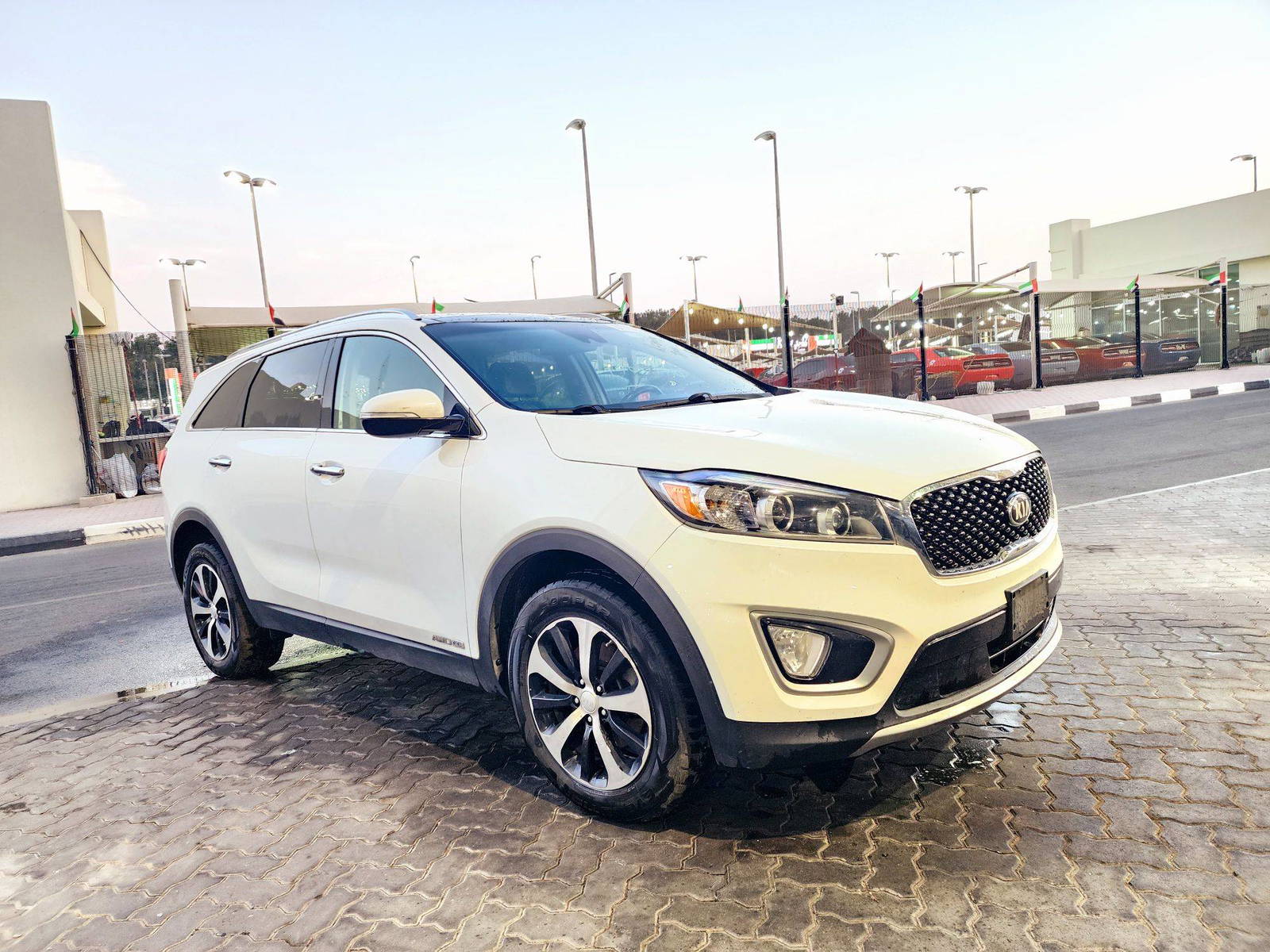 2017 KIA SORENTO — 128616 Miles — Lot 36567 — Souq - Marhaba Auctions Used Cars - Image 5