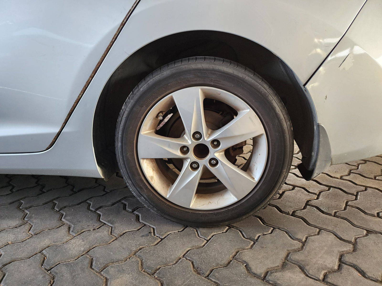 2012 HYUNDAI ELANTRA — 128949 Miles — Lot 50259 — Souq - Marhaba Auctions Used Cars - Image 10