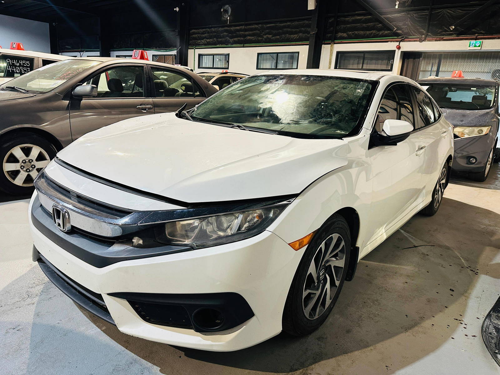 2017 HONDA CIVIC — 223237 KM — Lot 8735 — Al Quoz - Marhaba Auctions Used Cars - Image 4