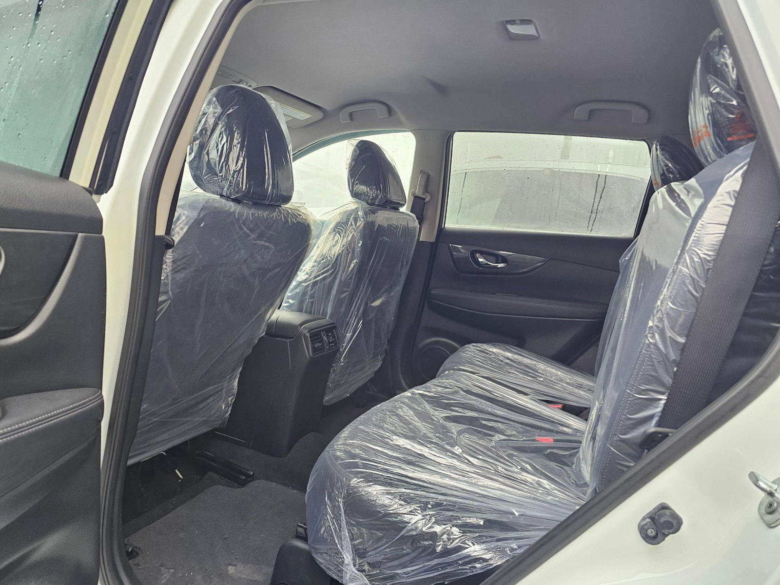 2017 NISSAN ROGUE — 111387 Miles — Lot V5HW026572 — Souq - Marhaba Auctions Used Cars - Image 7