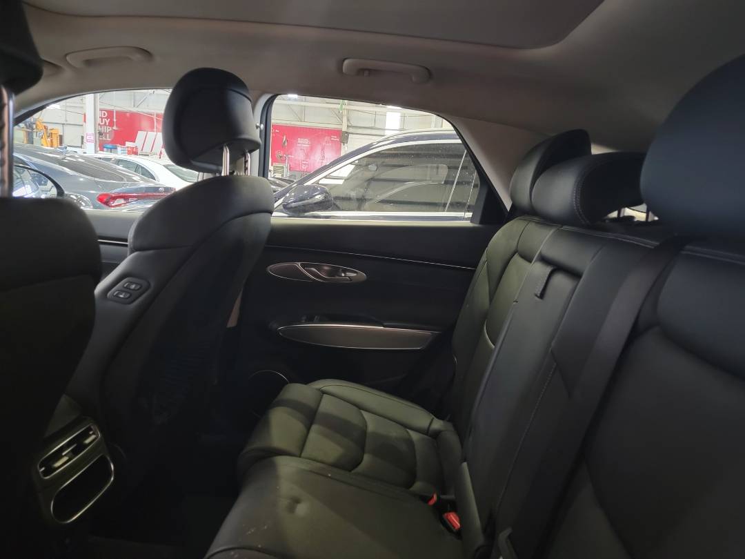 2022 GENESIS G70 — 20985 Miles — Lot 073892 — Main - Marhaba Auctions Used Cars - Image 7