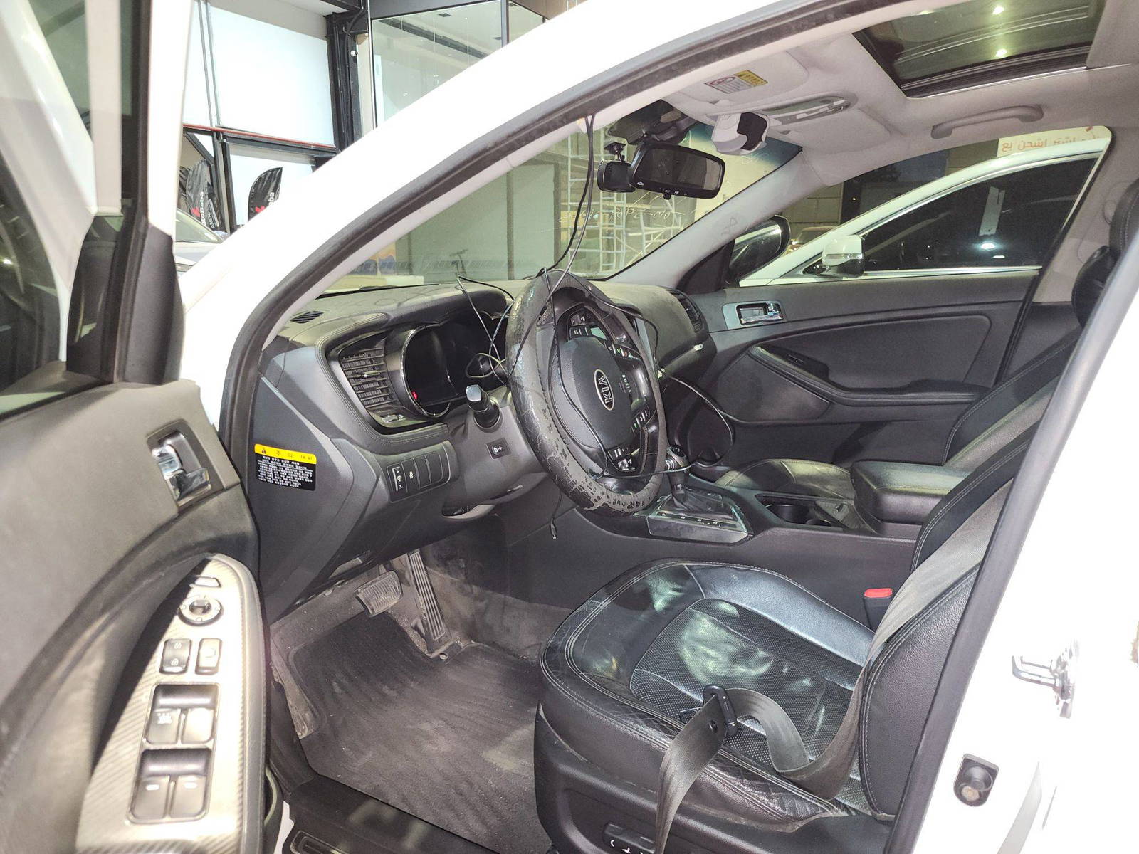 2013 KIA K5 — 237332 KM — Lot 025998 — Al Quoz - Marhaba Auctions Used Cars - Image 9