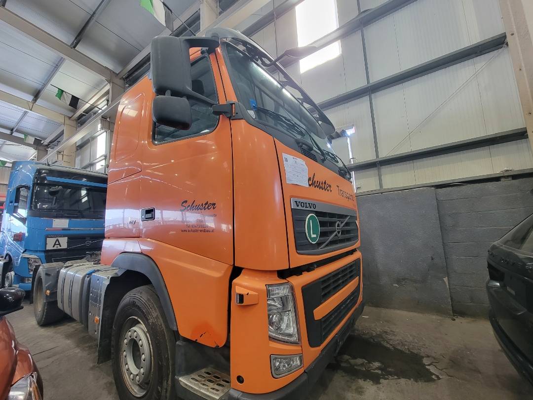 2013 VOLVO FH-Series — 910496 KM — Lot A748208 — Main - Marhaba Auctions Used Cars - Image 3