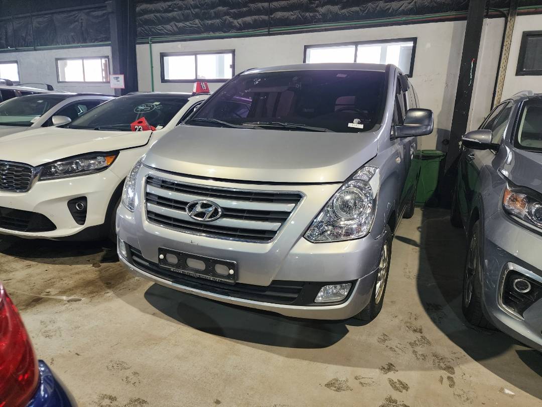 HYUNDAI GRAND STAREX