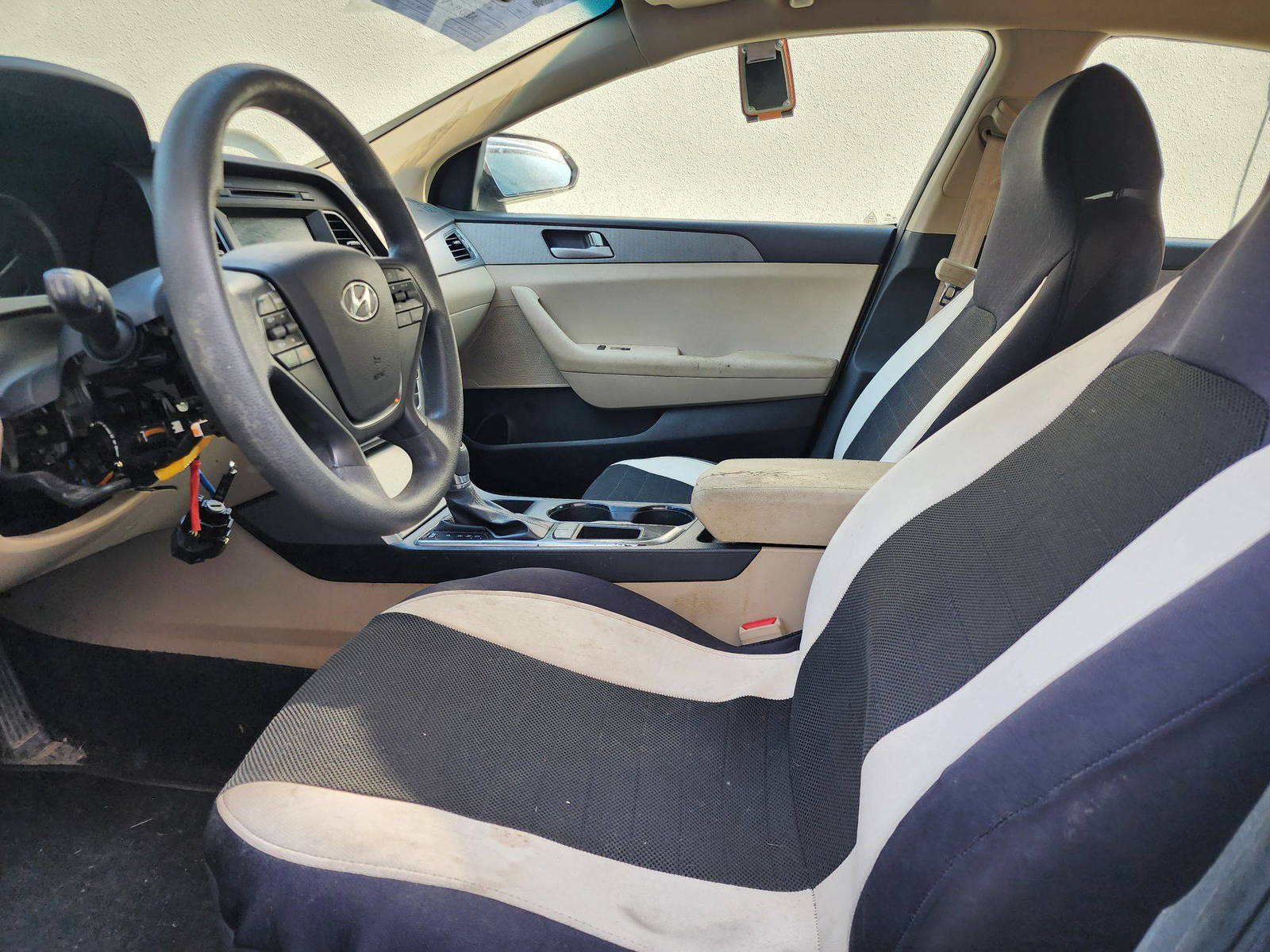 2016 HYUNDAI SONATA — 106236 Miles — Lot 366766 — Al Quoz - Marhaba Auctions Used Cars - Image 9