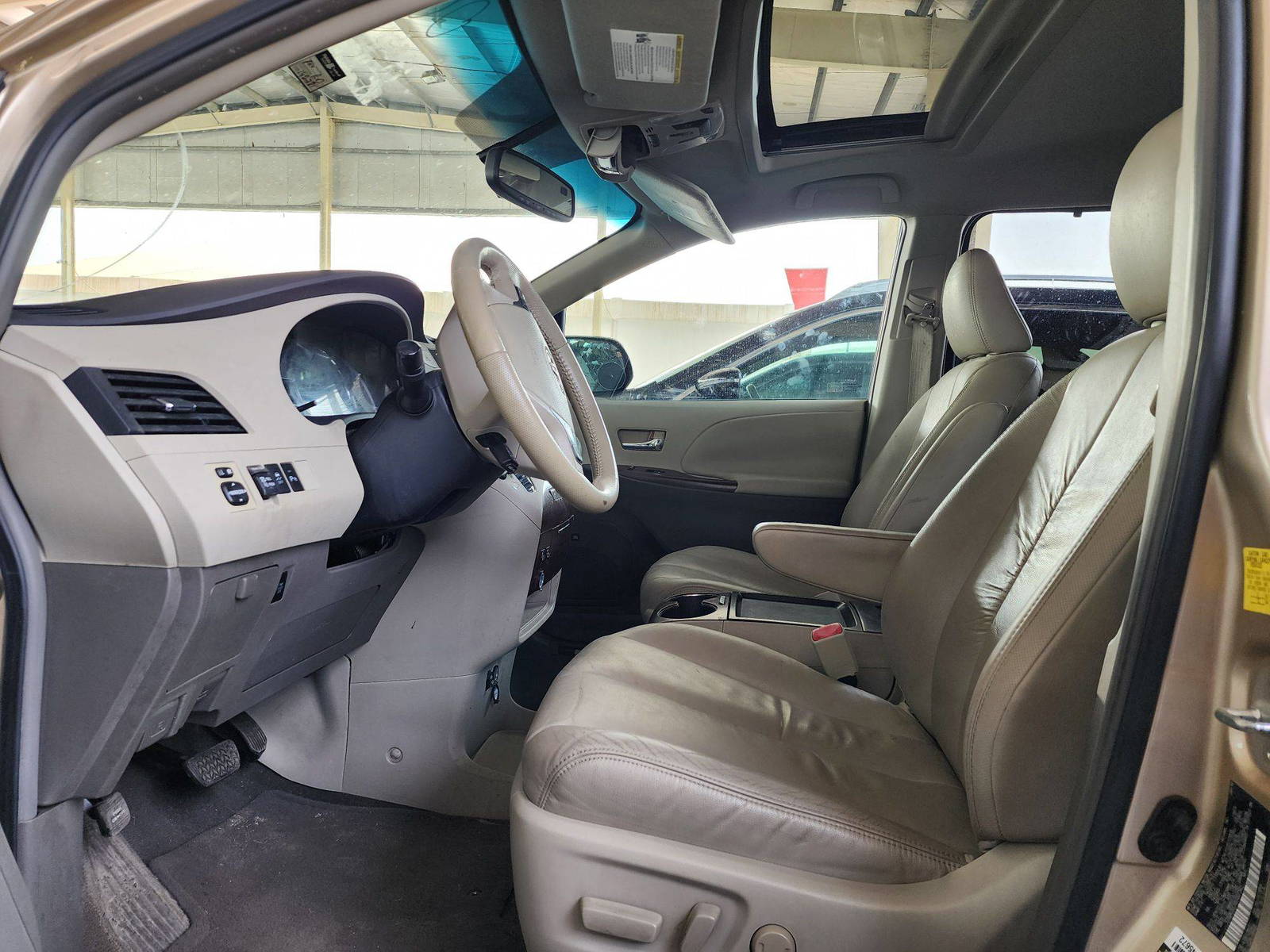 2011 TOYOTA SIENNA — 142781 Miles — Lot 52631154 — Souq - Marhaba Auctions Used Cars - Image 9
