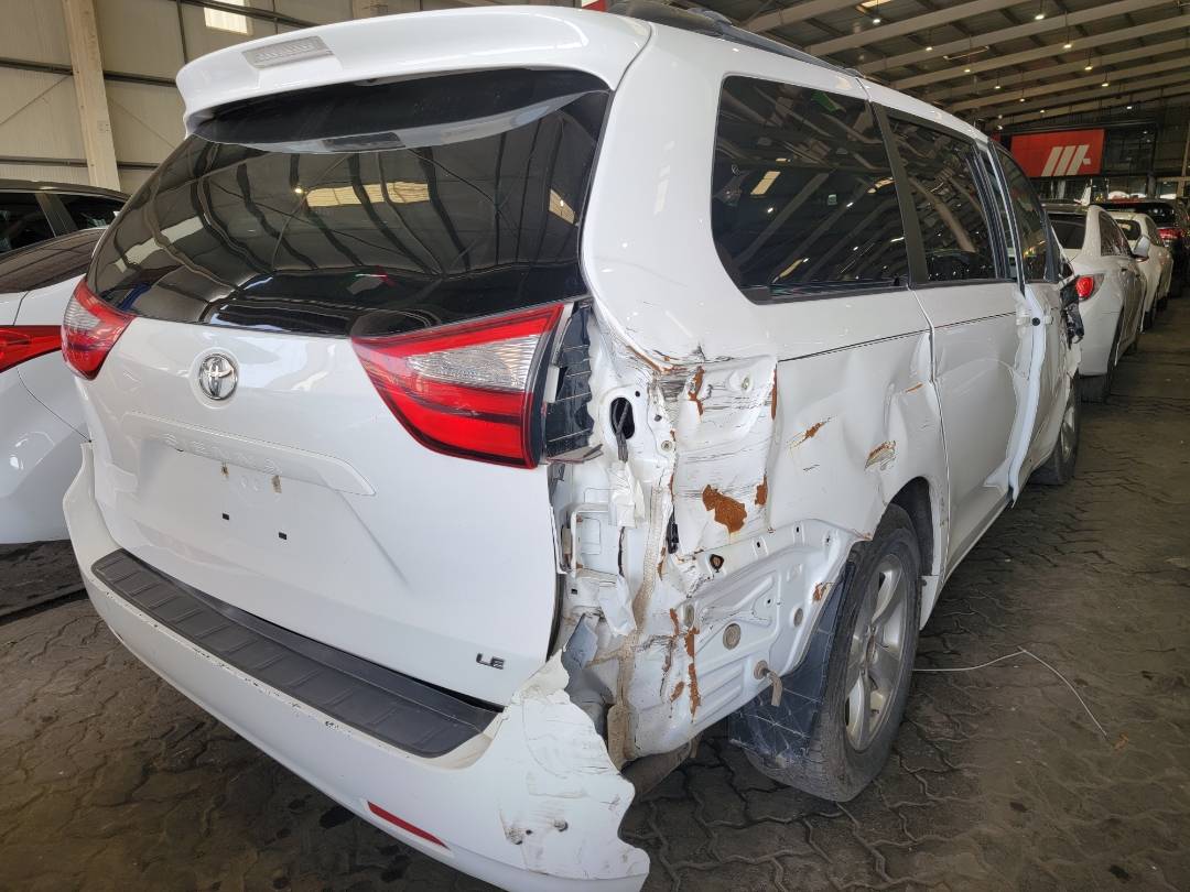2015 TOYOTA SIENNA — 188544 Miles — Lot FS597168 — Main - Marhaba Auctions Used Cars - Image 4