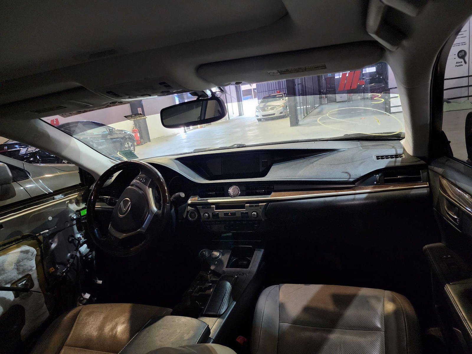 2015 LEXUS ES 350 — 98501 Miles — Lot 68838484 — Souq - Marhaba Auctions Used Cars - Image 8