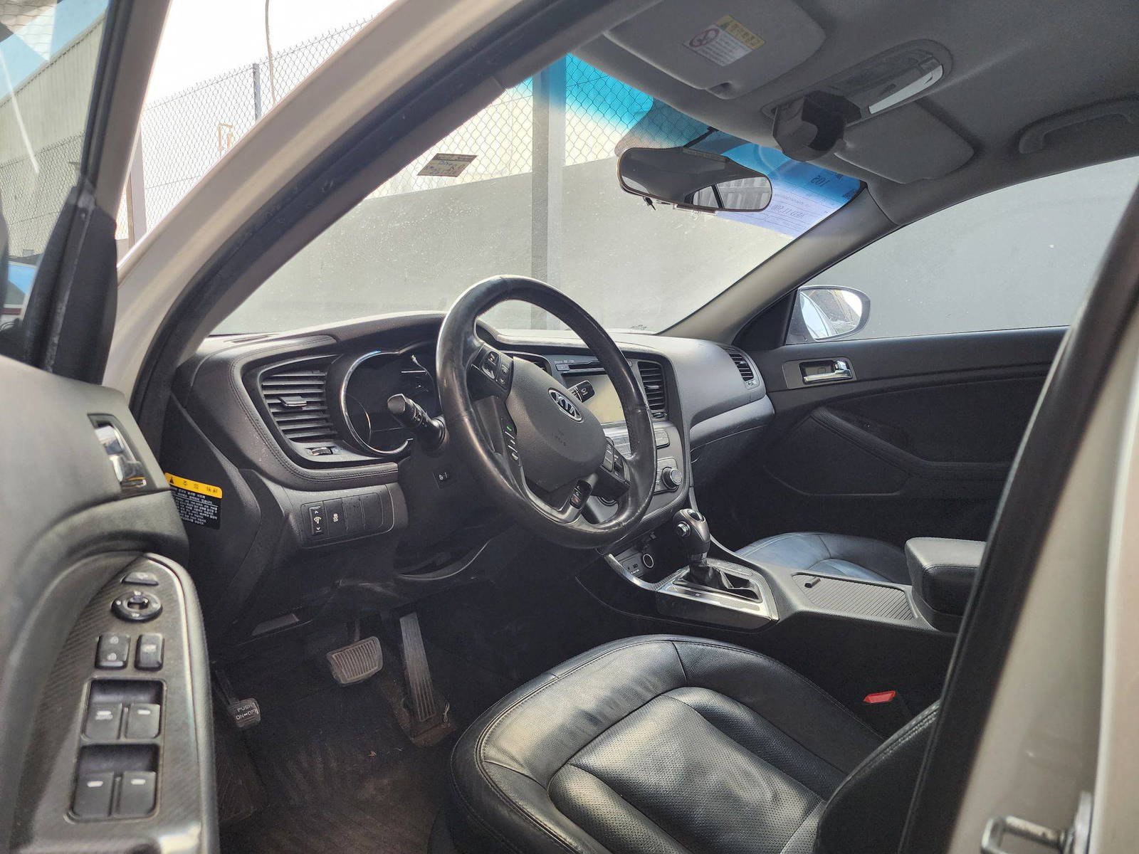 2013 KIA K5 — 261310 KM — Lot 015966 — Al Quoz - Marhaba Auctions Used Cars - Image 9