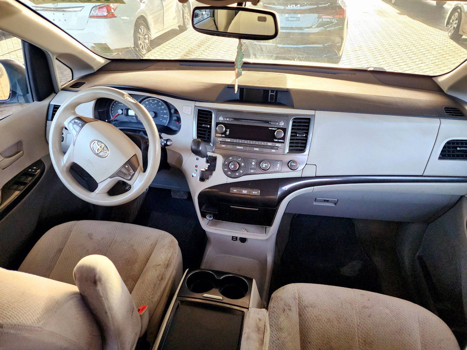 2011 TOYOTA SIENNA — 190421 Miles — Lot 56614904 — Souq - Marhaba Auctions Used Cars - Image 8