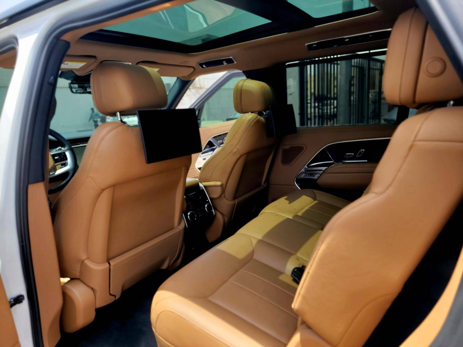 LAND ROVER RANGE ROVER VOGUE AUTOBIOGRAPHY 2023 - Marhaba Auction Used Cars - Image 8