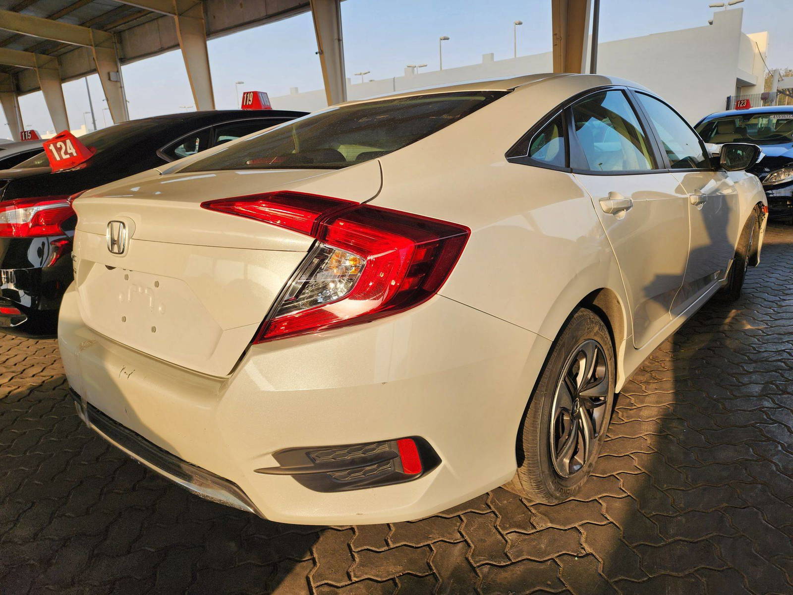 2021 HONDA CIVIC — 56411 KM — Lot 001568 — Souq - Marhaba Auctions Used Cars - Image 3