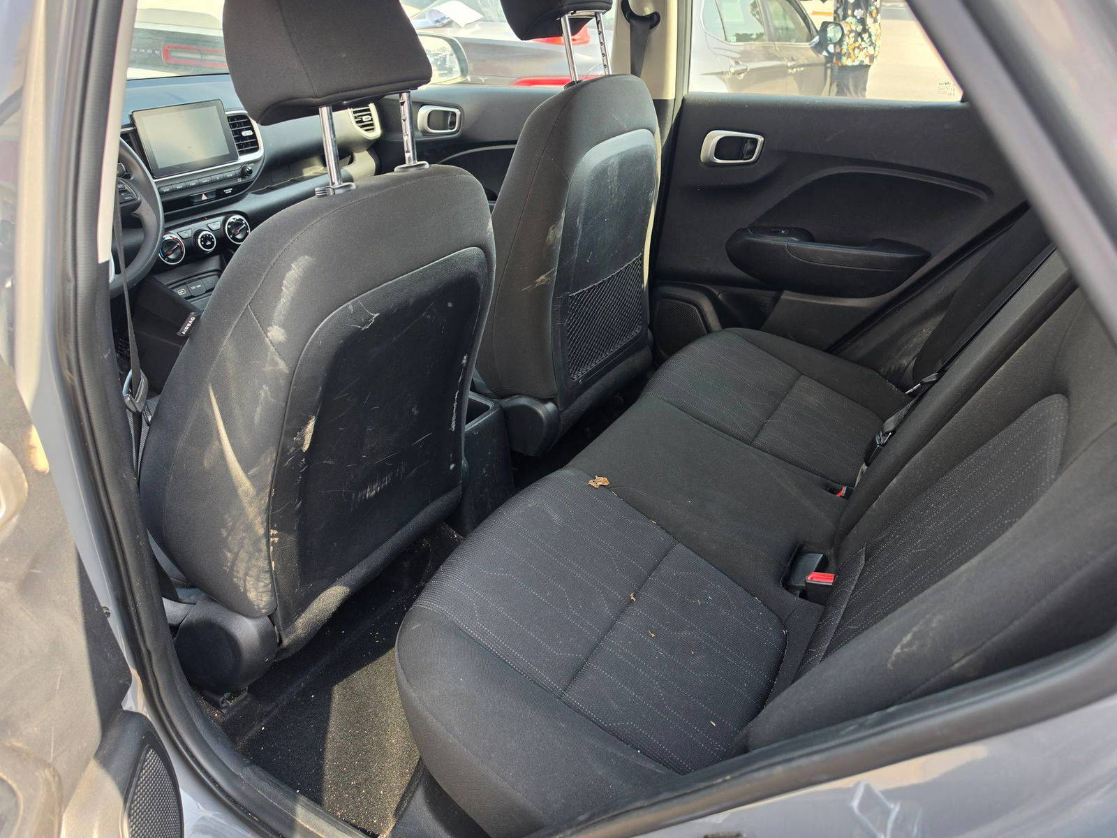 2022 HYUNDAI VENUE SE — sold — 56819 Miles — Lot 8NU154511 — Oman Yard - Marhaba Auctions Used Cars - Image 8