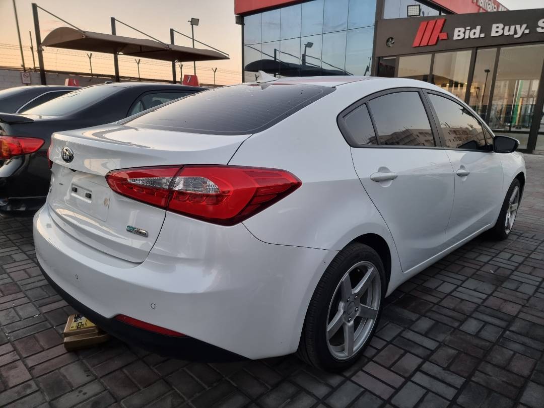 2015 KIA K3 — 178576 KM — Lot 2w22211 — Souq - Marhaba Auctions Used Cars - Image 4