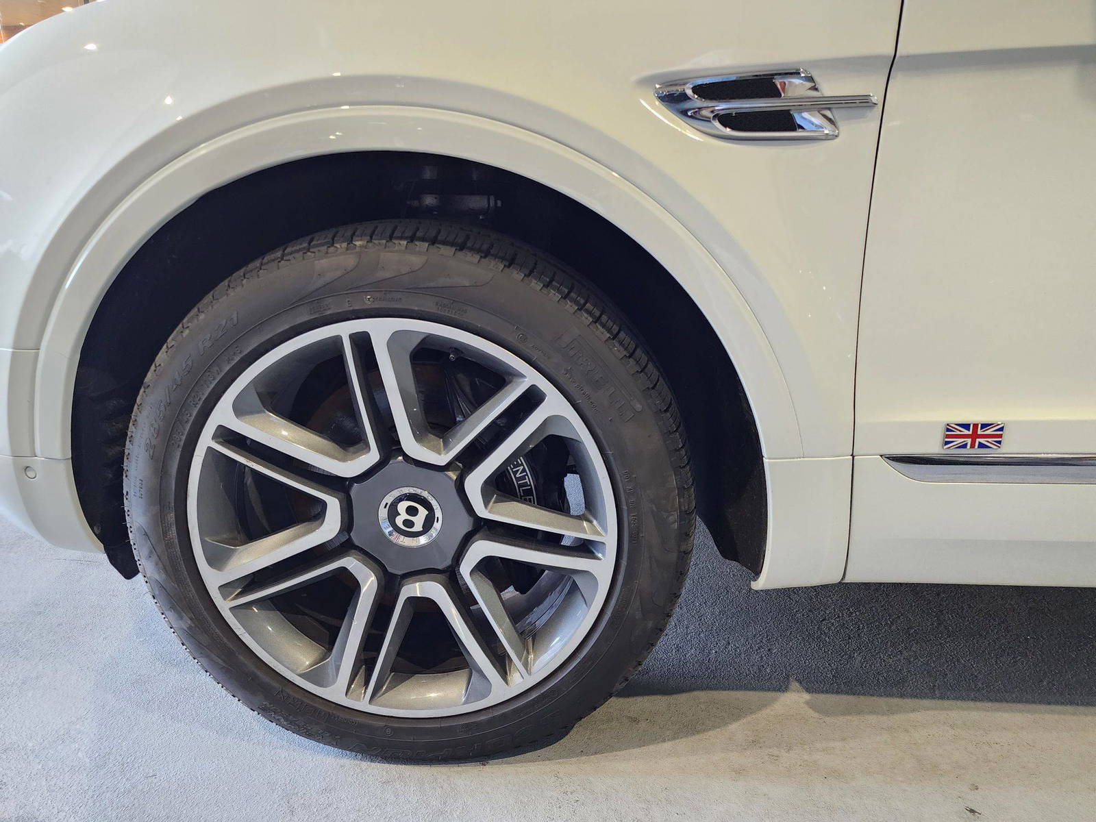 2018 BENTLEY BENTAYGA — 33495 Miles — Lot 38549220 — Main - Marhaba Auctions Used Cars - Image 17
