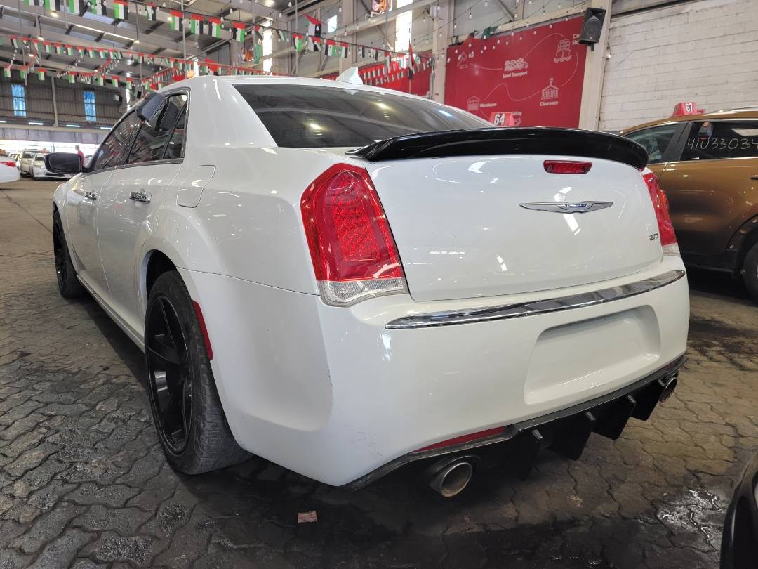 2019 CHRYSLER 300 — 104717 KM — Lot H687195 — Souq - Marhaba Auctions Used Cars - Image 3