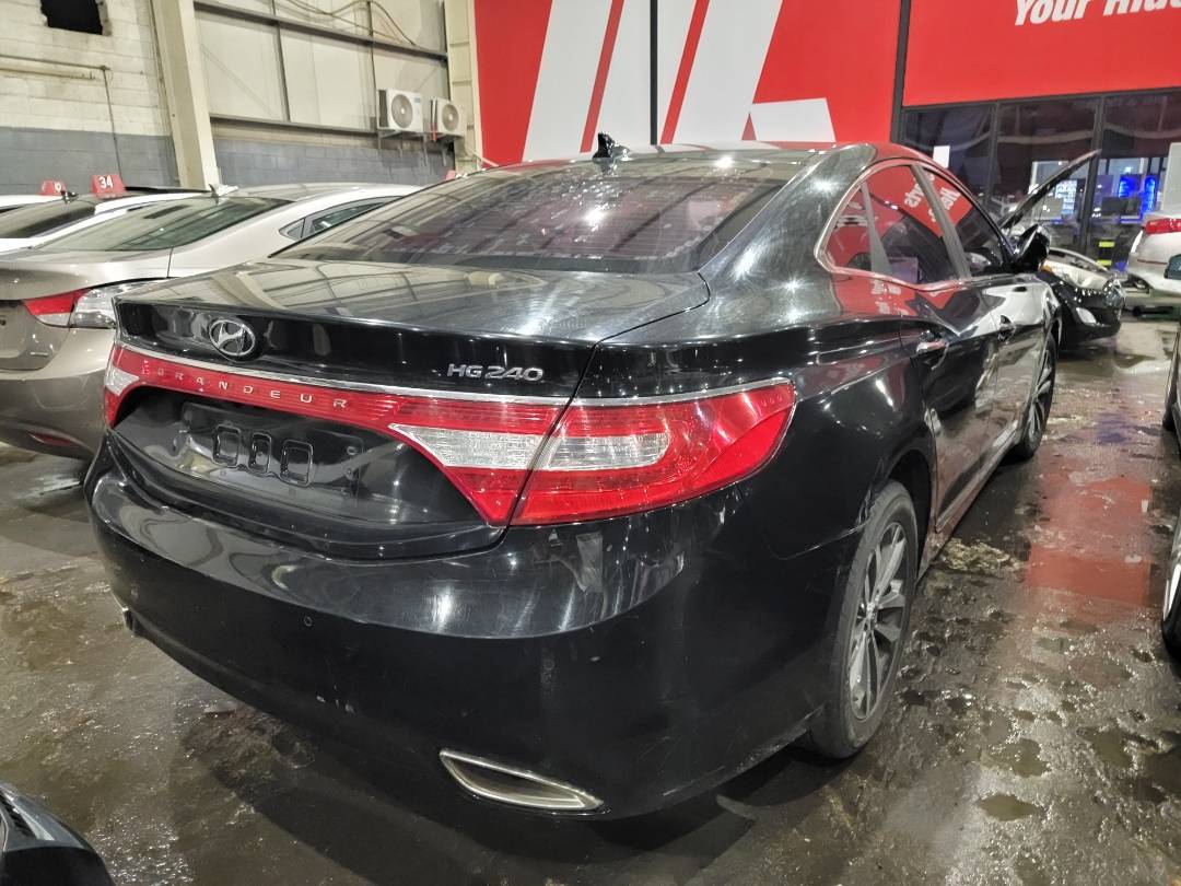 2011 HYUNDAI GRANDEUR — 127084 KM — Lot 039425 — Ind. 12 - Marhaba Auctions Used Cars - Image 3
