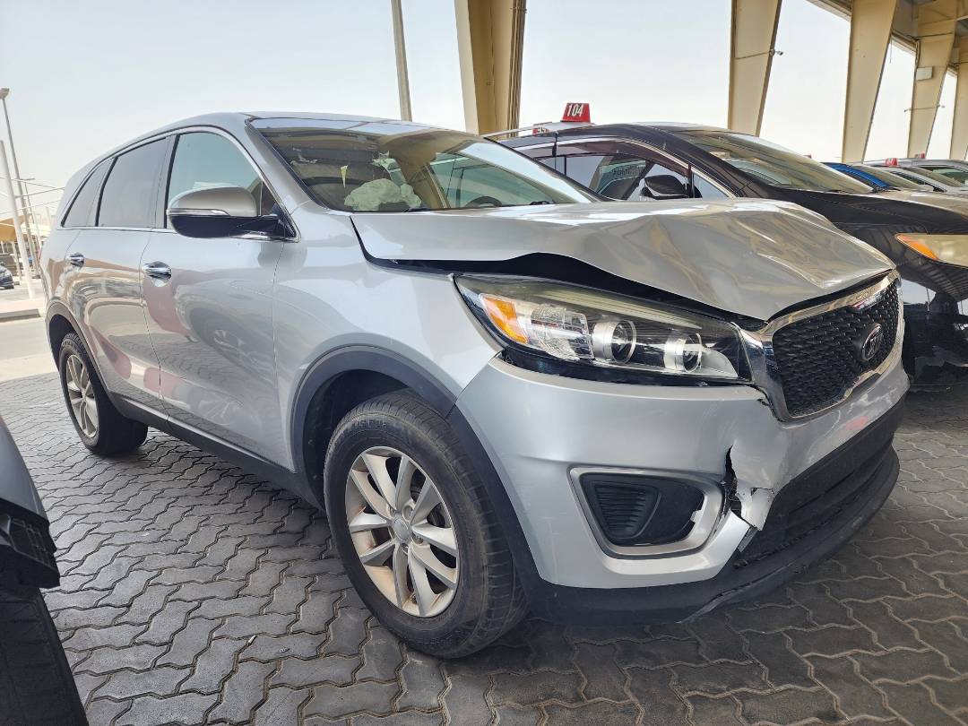 2017 KIA SORENTO — 126257 Miles — Lot 75552 — Souq - Marhaba Auctions Used Cars - Image 4