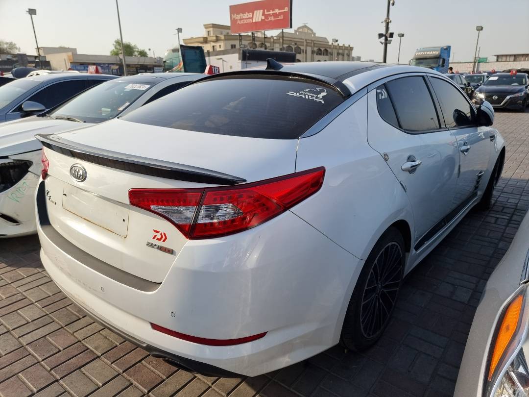2011 KIA K5 — 115616 KM — Lot 215487 — Ind. 12 - Marhaba Auctions Used Cars - Image 4