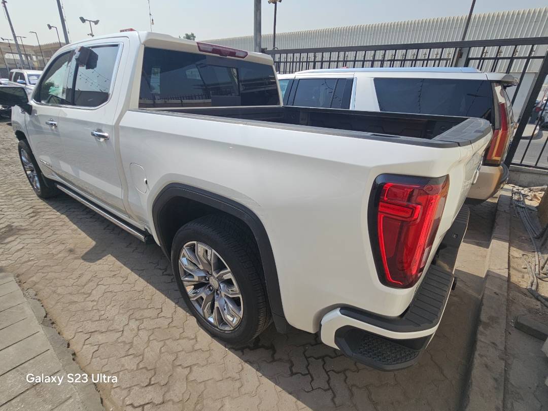 2023 GMC SIERRA — 28718 Miles — Lot Z127599 — Main - Marhaba Auctions Used Cars - Image 5