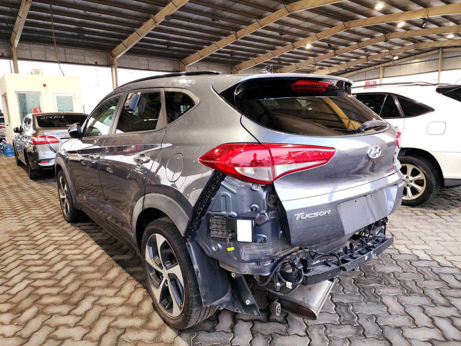 2016 HYUNDAI TUCSON — 120764 Miles — Lot 54894444 — Souq - Marhaba Auctions Used Cars - Image 5