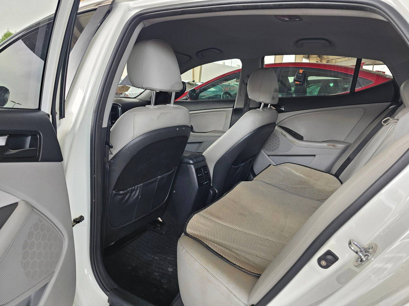 2014 KIA K5 — 177376 KM — Lot 433389 — Souq - Marhaba Auctions Used Cars - Image 6