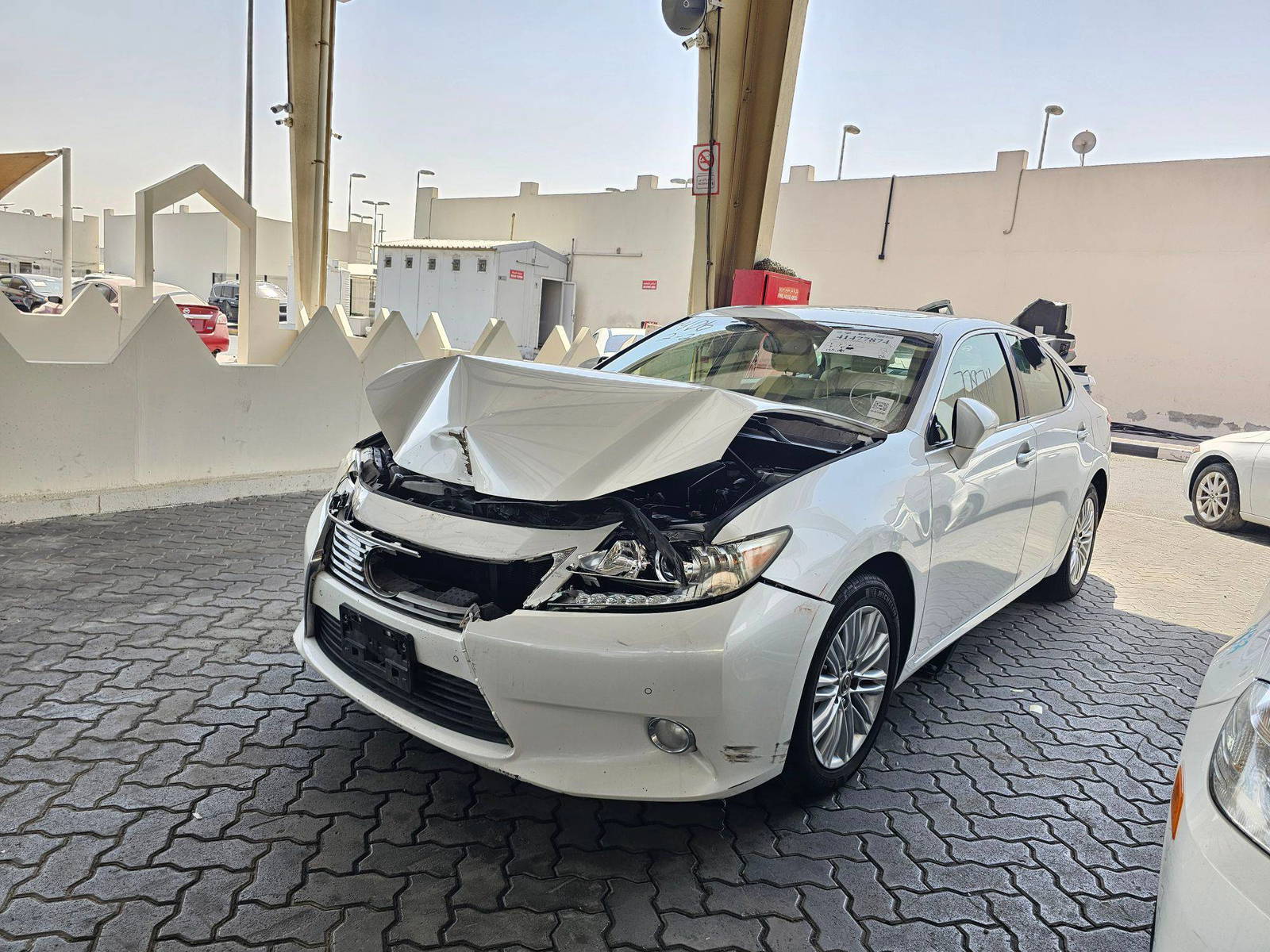 2015 LEXUS ES 350 — 125184 Miles — Lot 3F2173423 — Souq - Marhaba Auctions Used Cars - Image 5