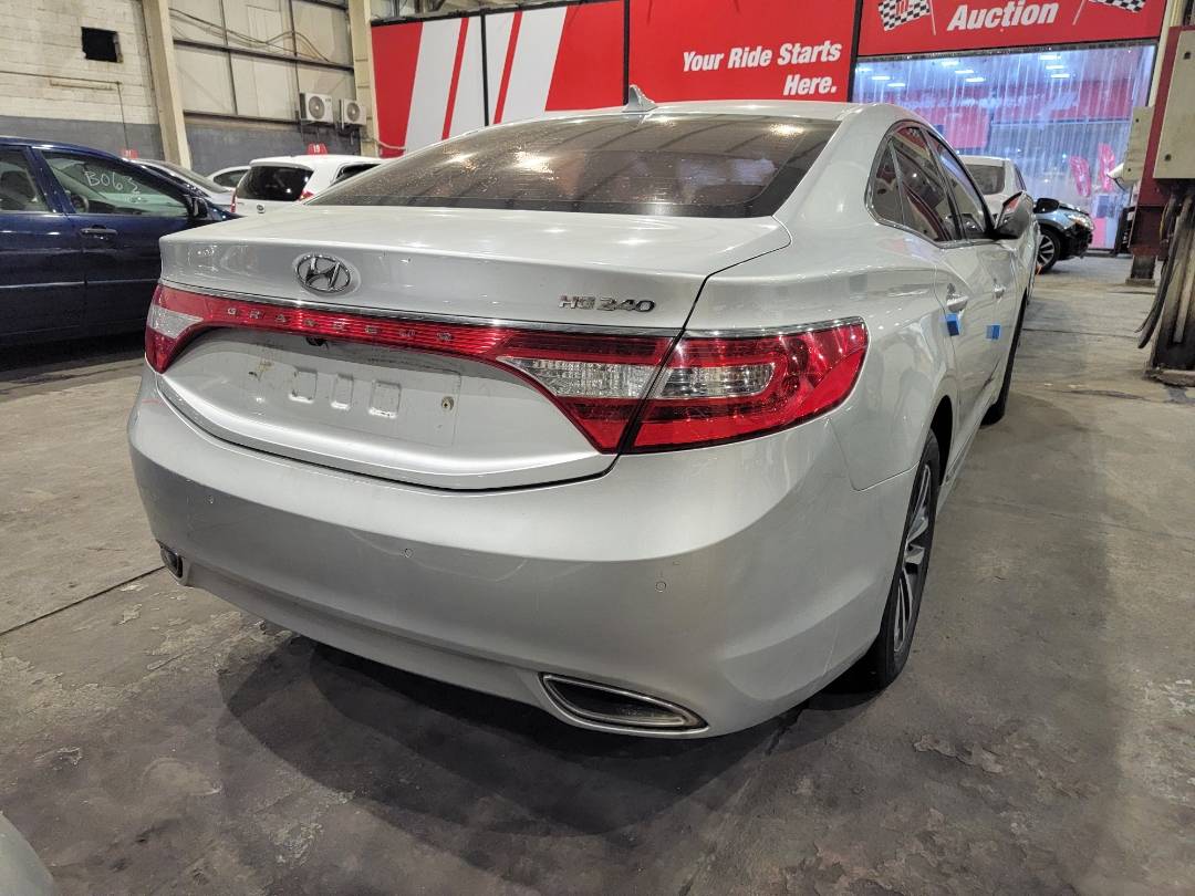 2011 HYUNDAI GRANDEUR — 146800 KM — Lot 007474 — Main - Marhaba Auctions Used Cars - Image 3
