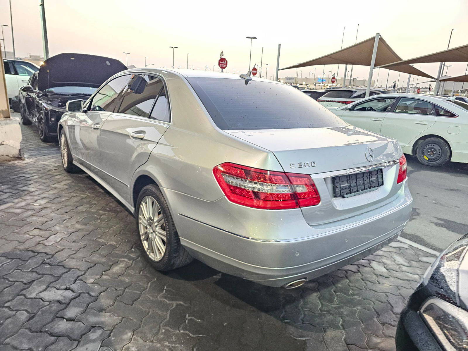 2011 MERCEDES BENZ E-300 — 209053 KM — Lot B3BA414662 — Souq - Marhaba Auctions Used Cars - Image 3
