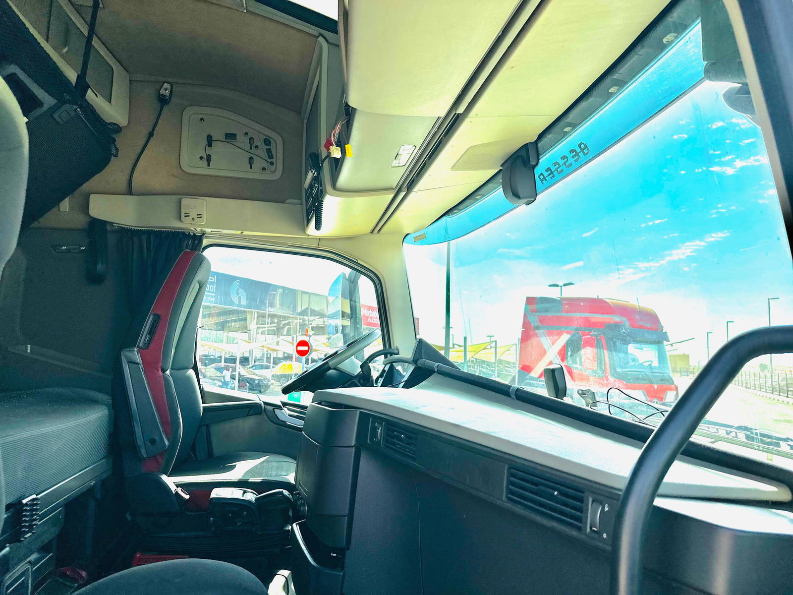 VOLVO FH-Series 2016 - Marhaba Auction Used Cars - Image 8