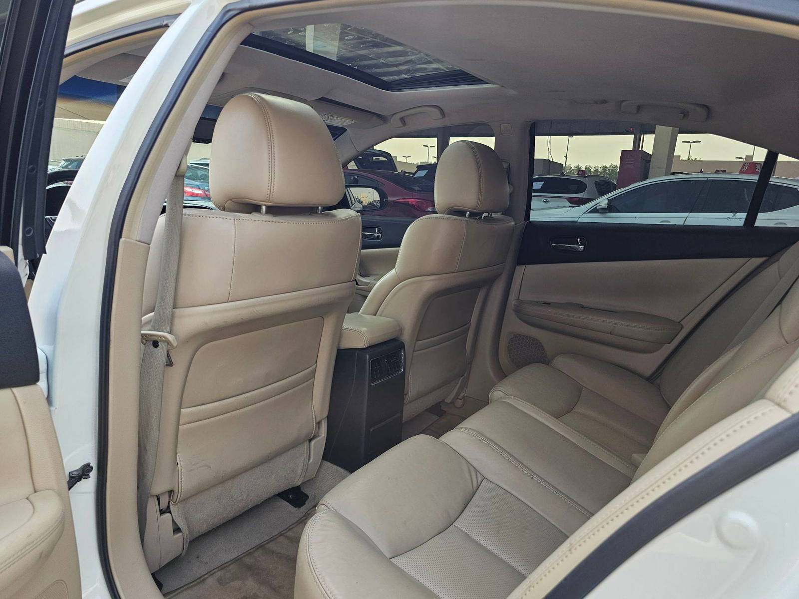 2015 NISSAN MAXIMA — 174839 KM — Lot AP0FC375216 — Souq - Marhaba Auctions Used Cars - Image 6