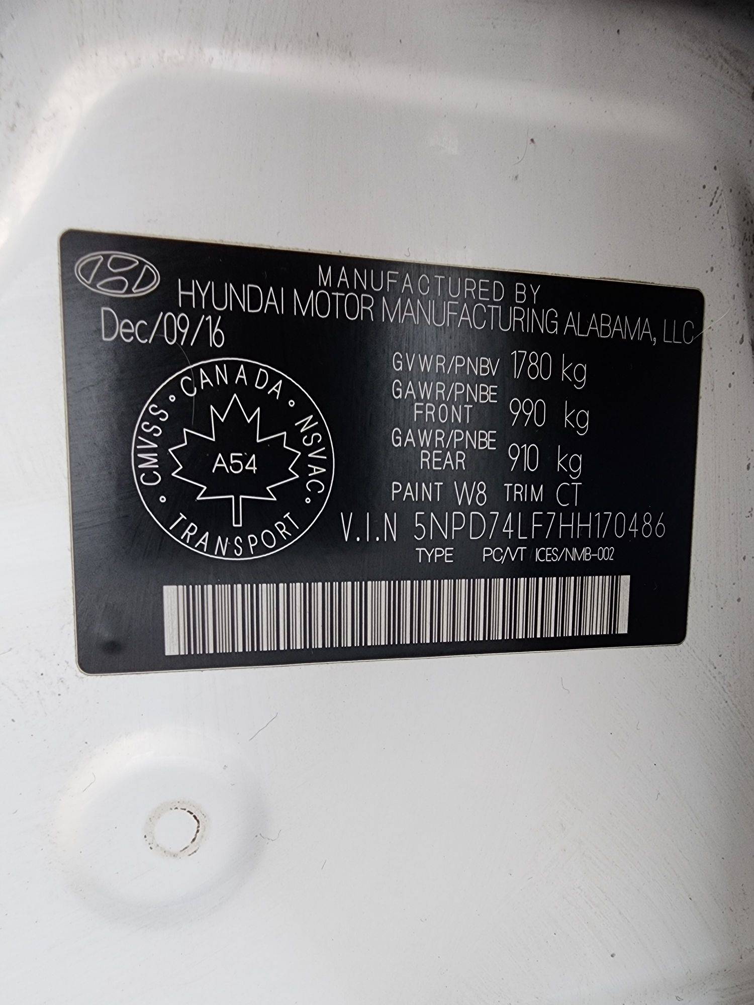 2017 HYUNDAI ELANTRA — 129638 KM — Lot 170486 — Souq - Marhaba Auctions Used Cars - Image 9