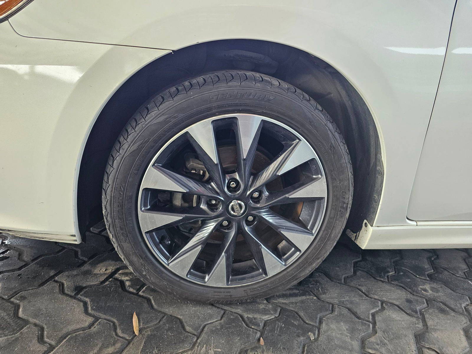 2017 NISSAN SENTRA — 160503 Miles — Lot 1260165 — Souq - Marhaba Auctions Used Cars - Image 10