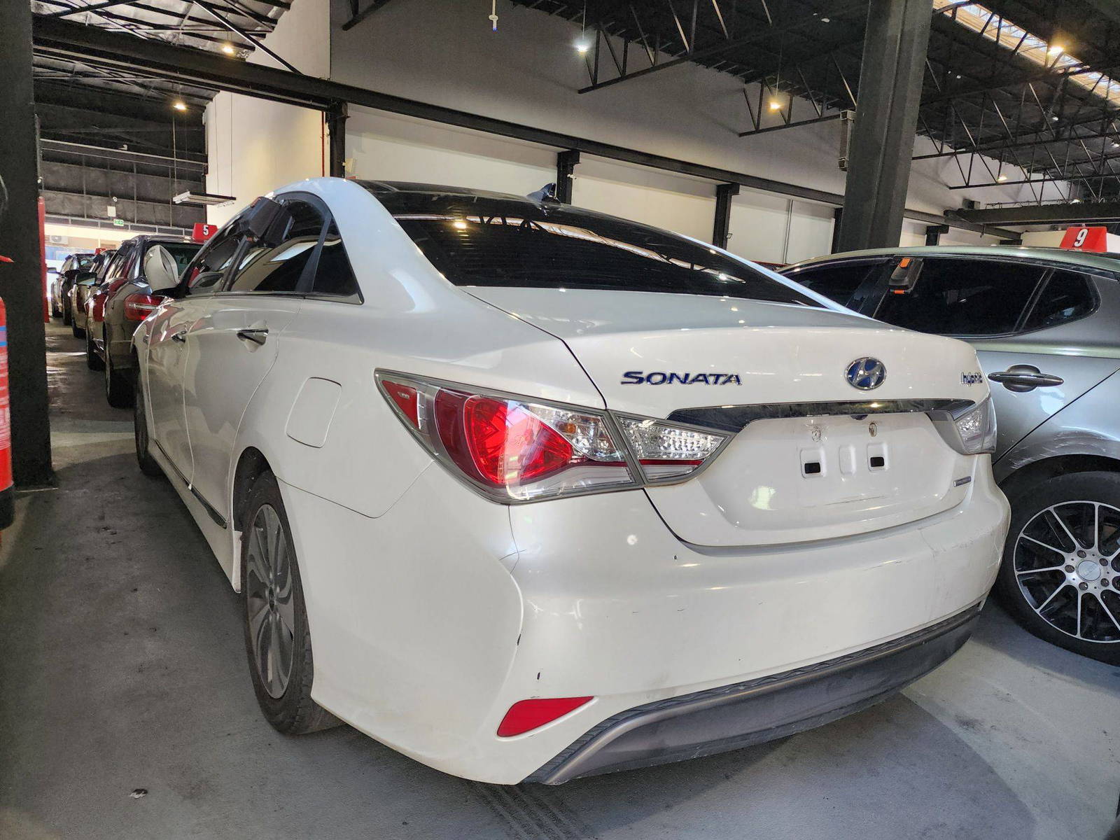 2014 HYUNDAI SONATA — 186799 Miles — Lot 107165 — Al Quoz - Marhaba Auctions Used Cars - Image 5