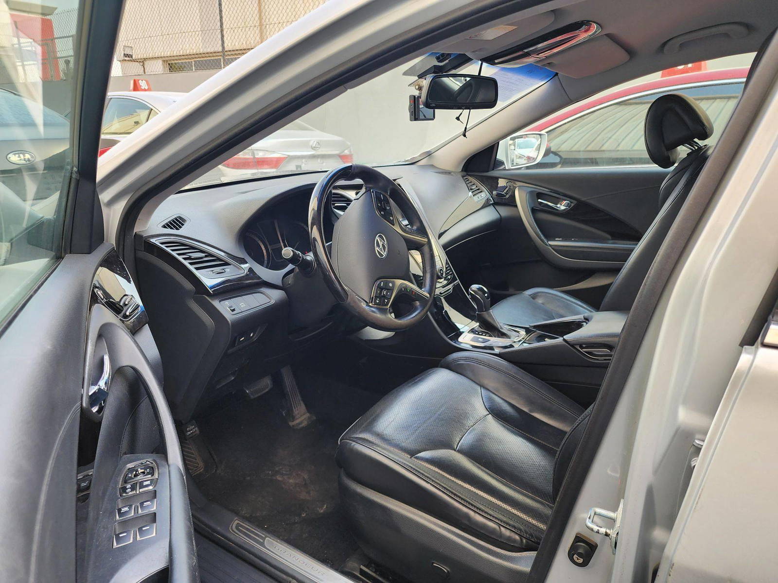 HYUNDAI GRANDEUR 2011 - Marhaba Auction Used Cars - Image 9