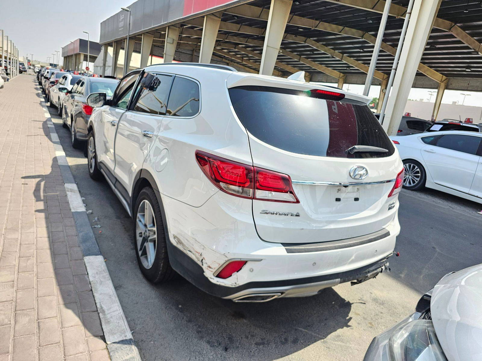 2017 HYUNDAI SANTA FE — 101293 Miles — Lot 0HU252426 — Souq - Marhaba Auctions Used Cars - Image 3