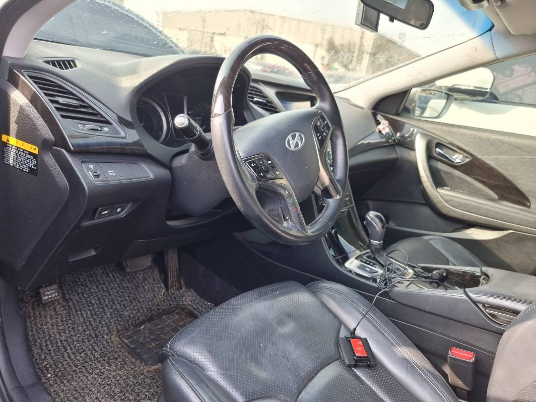 2011 HYUNDAI GRANDEUR — 114752 KM — Lot 125487 — Souq - Marhaba Auctions Used Cars - Image 7