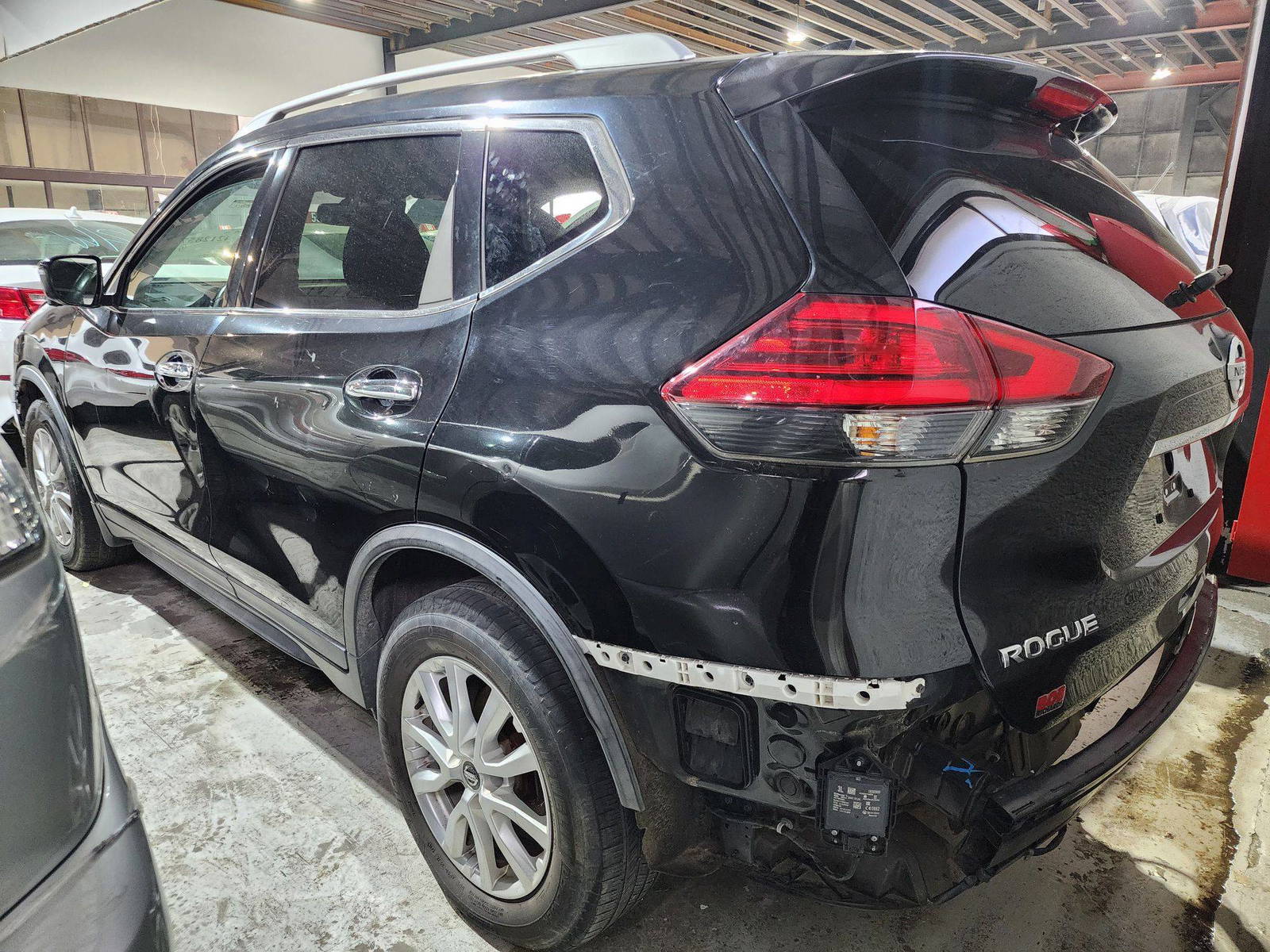 2017 NISSAN ROGUE — 203079 Miles — Lot 574966 — Al Quoz - Marhaba Auctions Used Cars - Image 5
